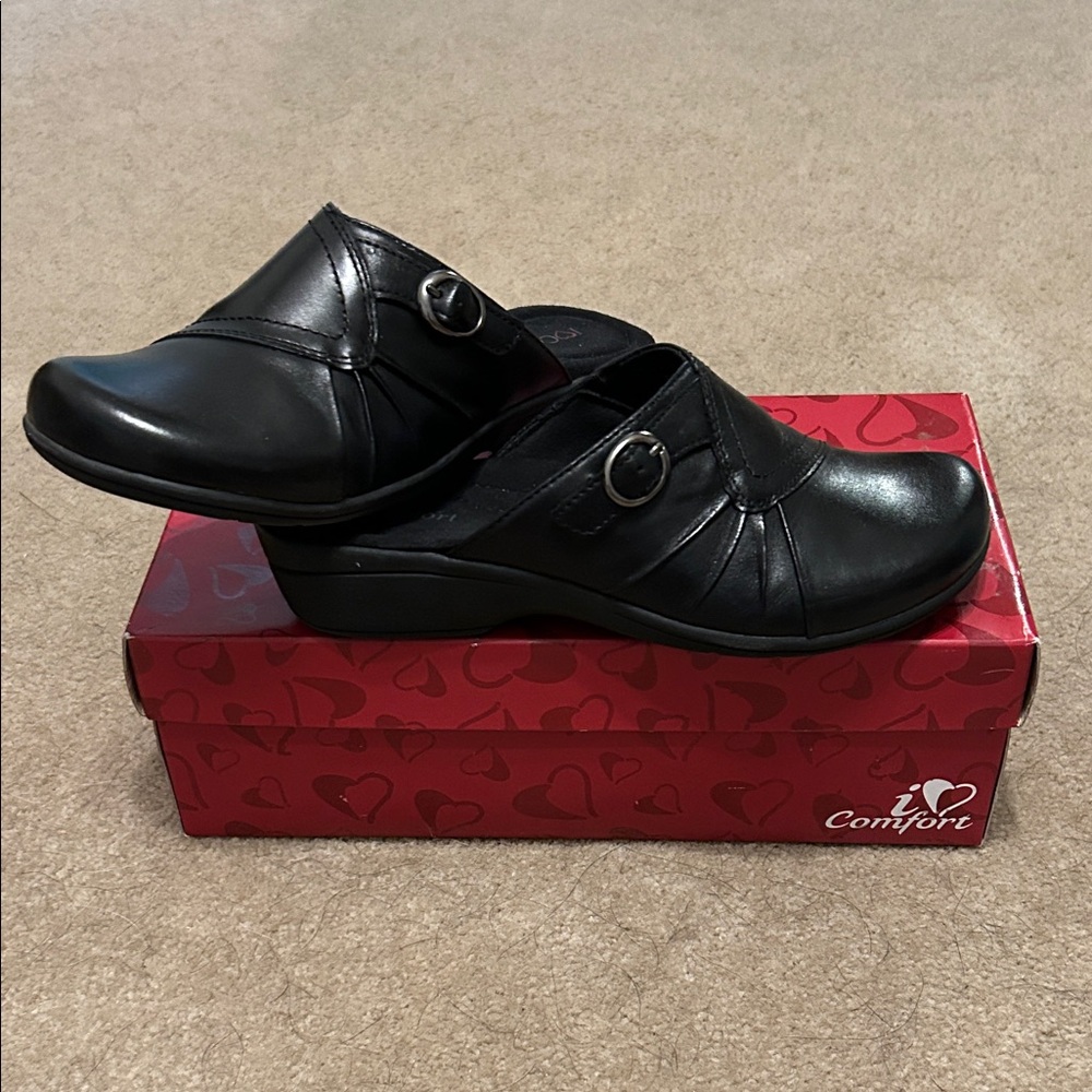 Women’s Black Mules